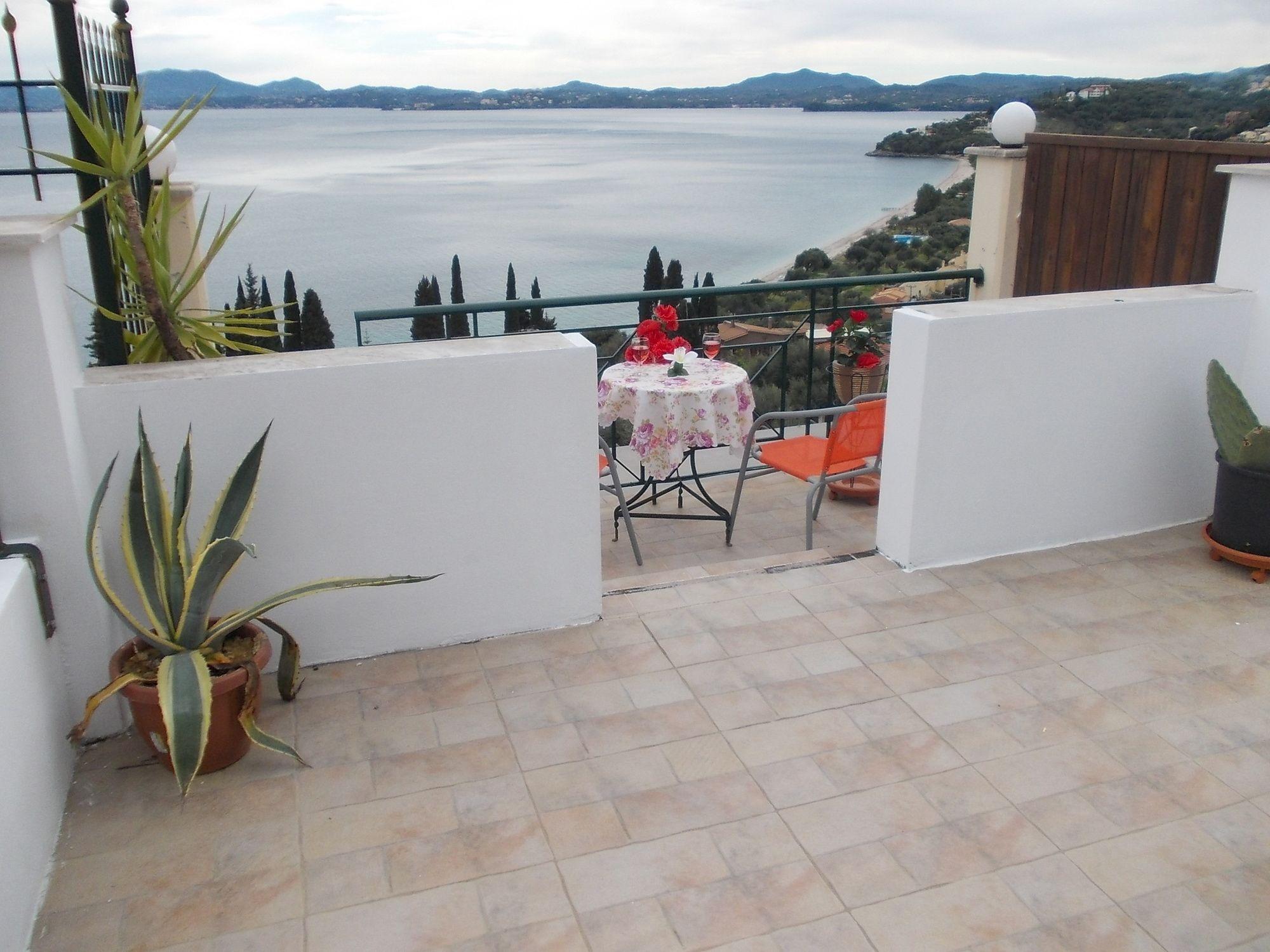 Sarakinos Apartments Barbati Bagian luar foto