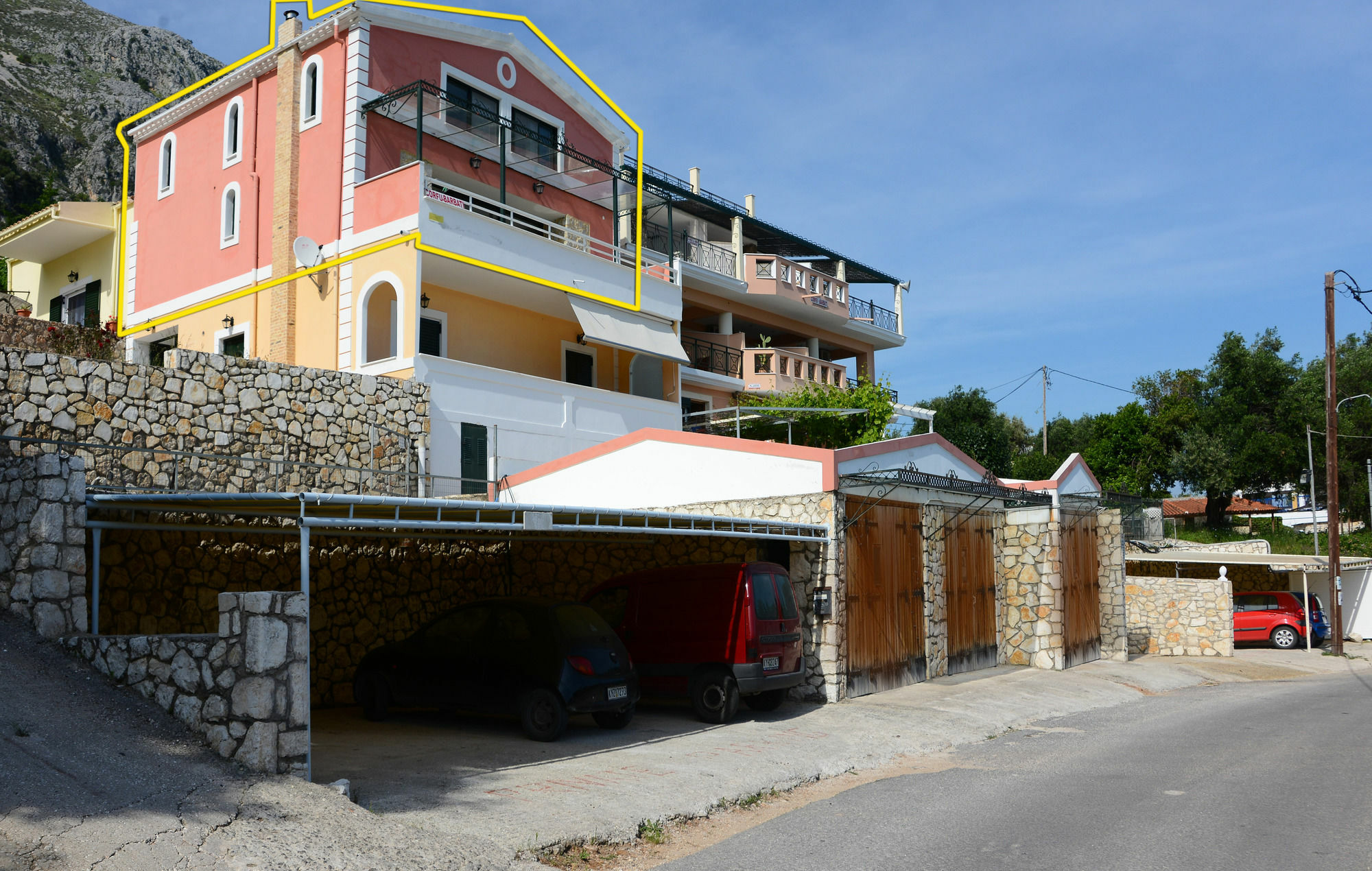 Sarakinos Apartments Barbati Bagian luar foto